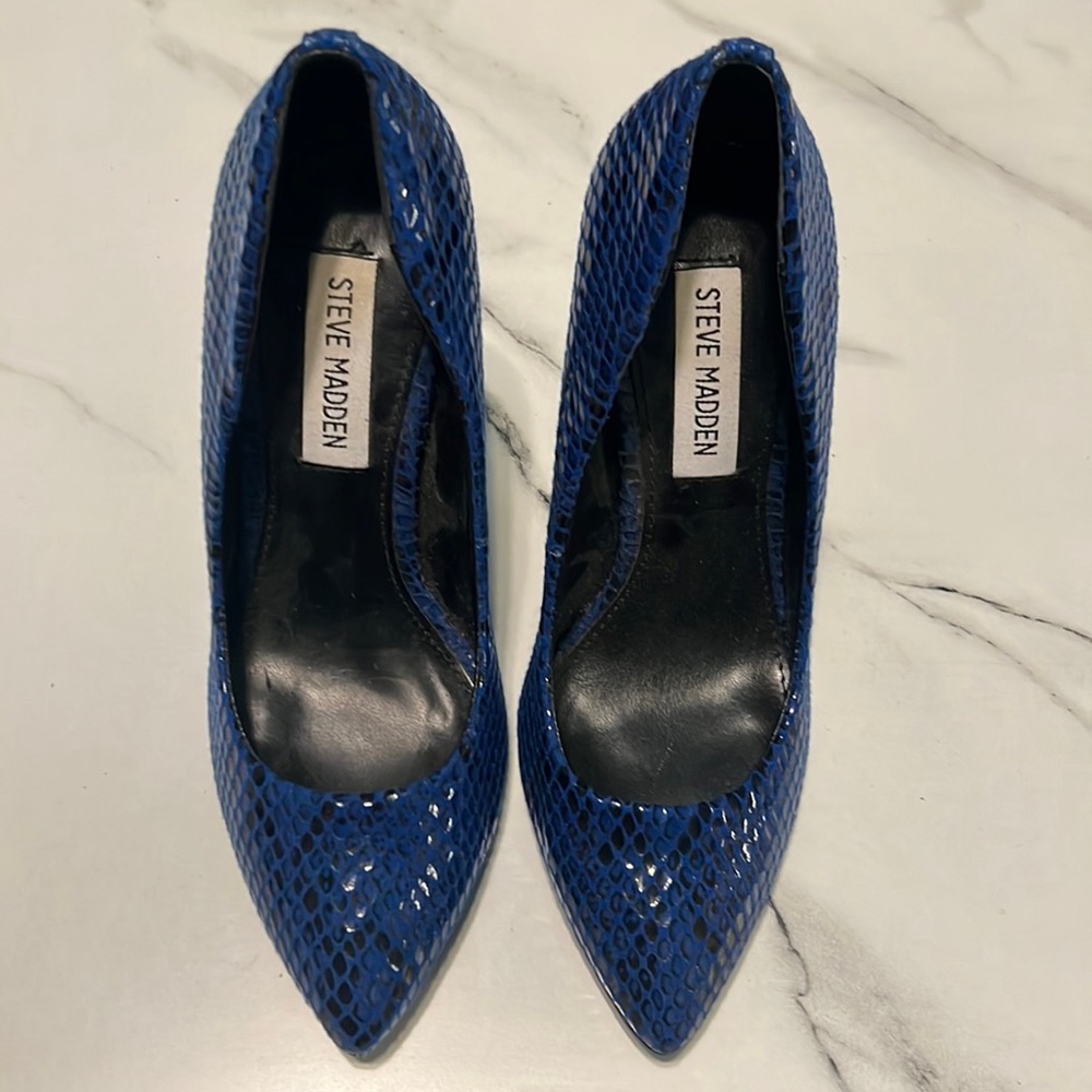 Steve Madden Galey-S Blue snake scale heels size 5.5